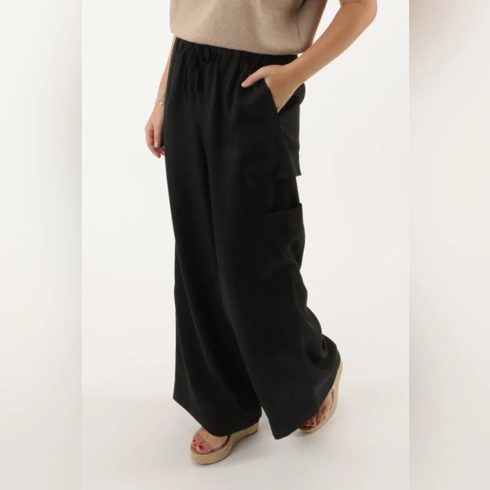 Z SUPPLY Black Wide Leg Pants Medium Cargo Travel Pants Elastic Waist Tencel NWT - Picture 1 of 8